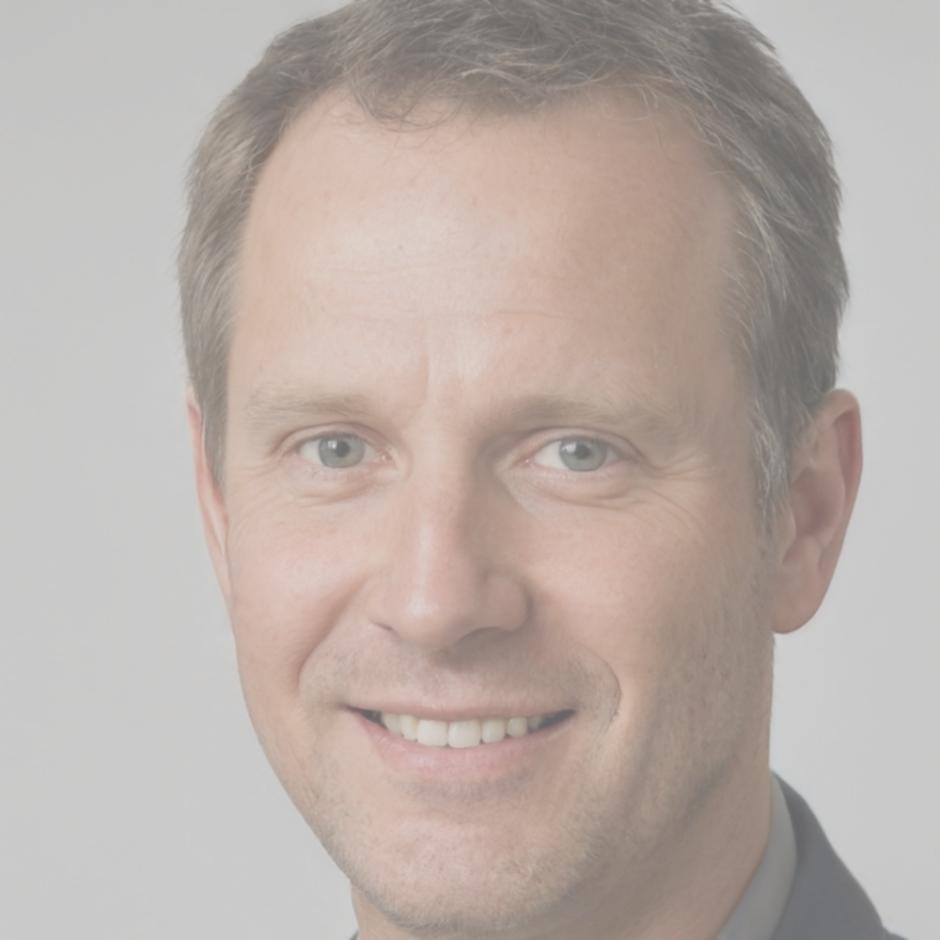 Portrait de Luc Desrosiers, spécialiste en psychologie comportementale